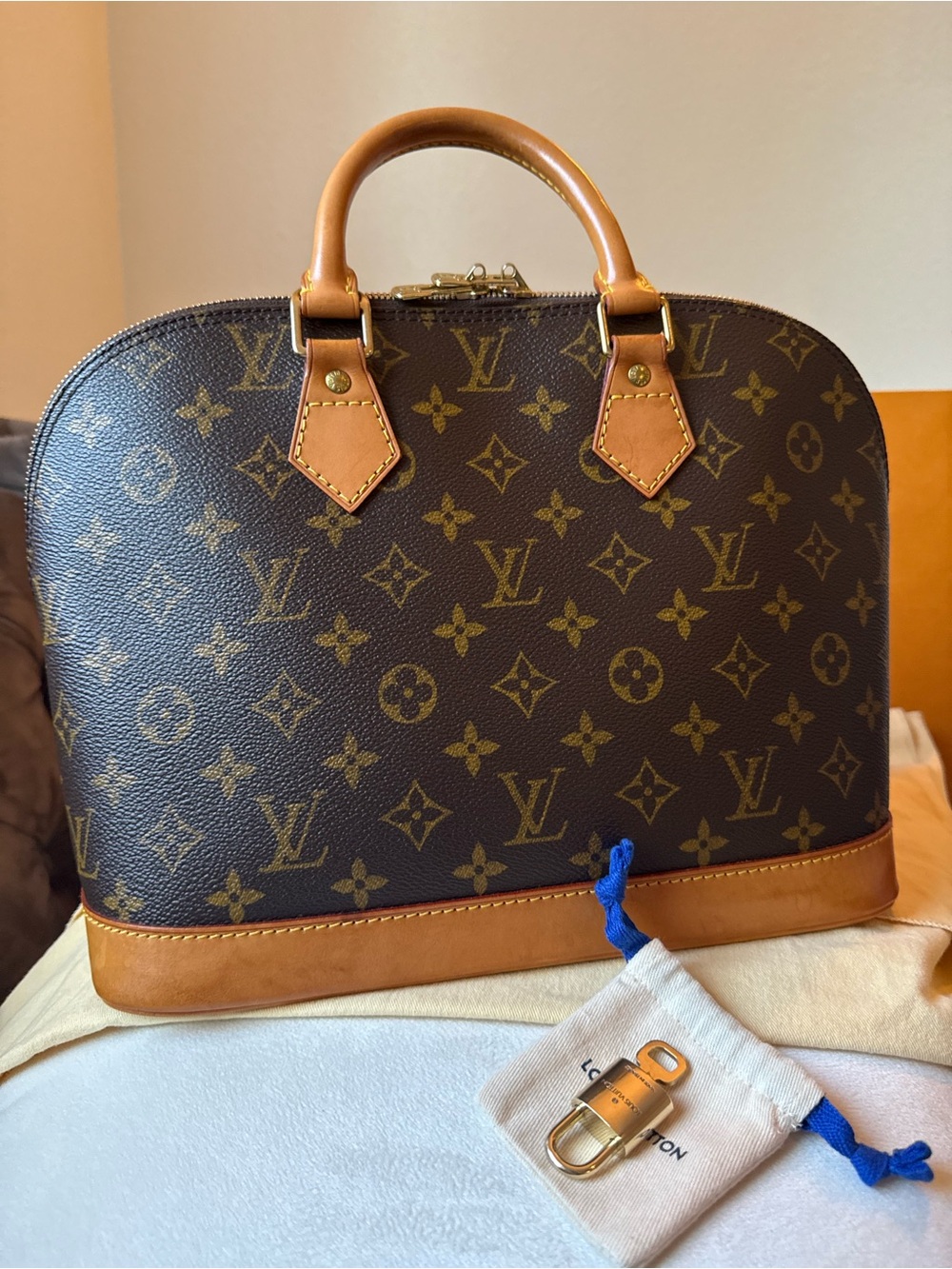 🔥Louis Vuitton Vintage Monogram Satchel Made in France, 1998 with COA🔥 - Picture 9 of 17